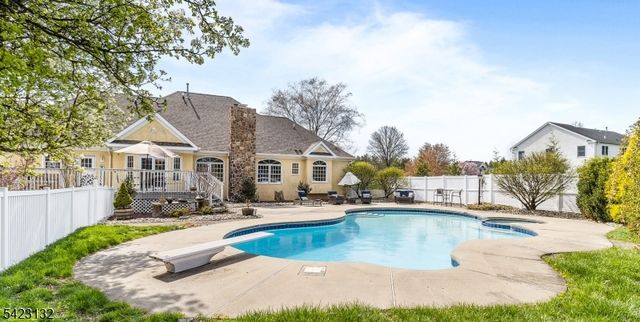 13 Wilson Way, Raritan Twp., NJ 08551