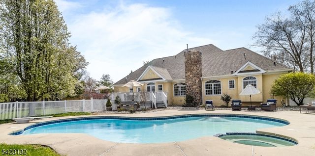 13 Wilson Way, Raritan Twp., NJ 08551