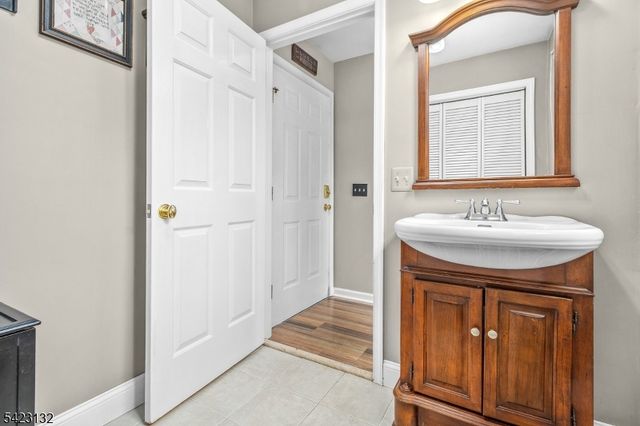 13 Wilson Way, Raritan Twp., NJ 08551