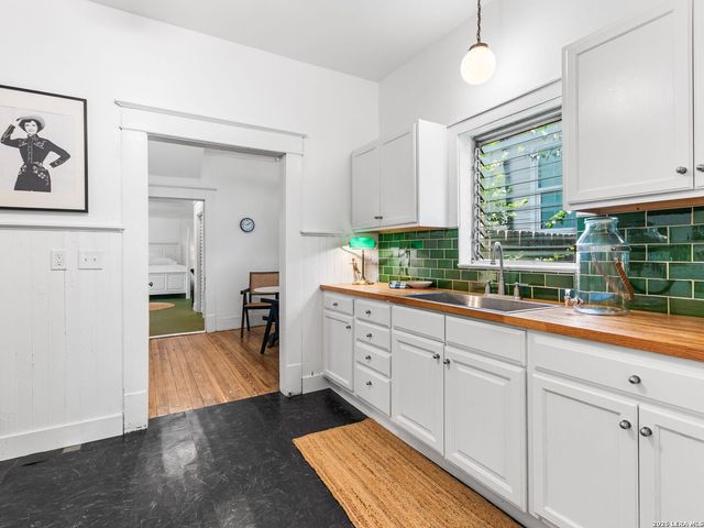 2213 N Flores Street, San Antonio, TX 78212
