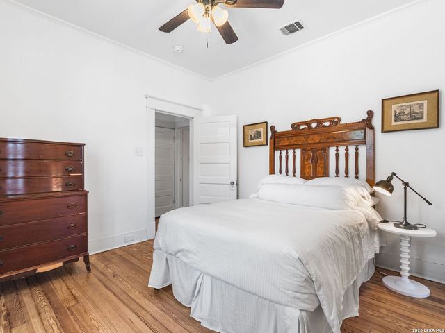 2213 N Flores Street, San Antonio, TX 78212