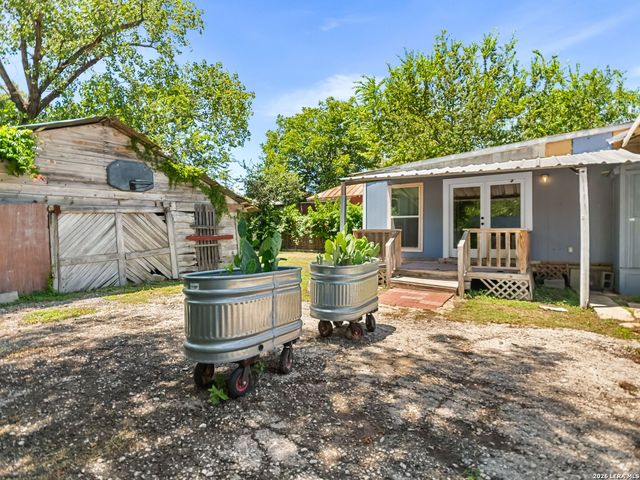 2213 N Flores Street, San Antonio, TX 78212