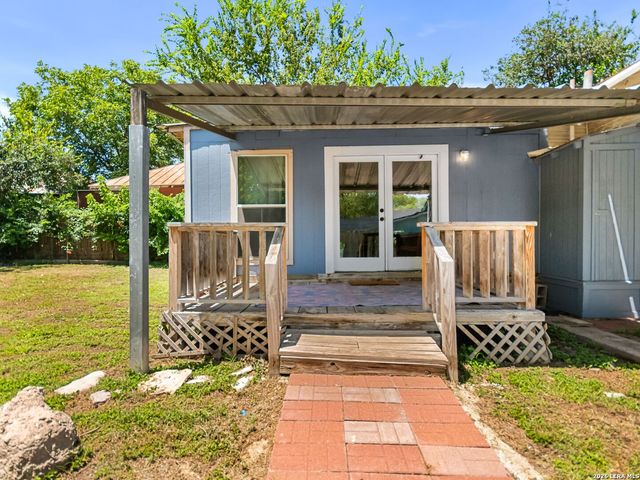 2213 N Flores Street, San Antonio, TX 78212