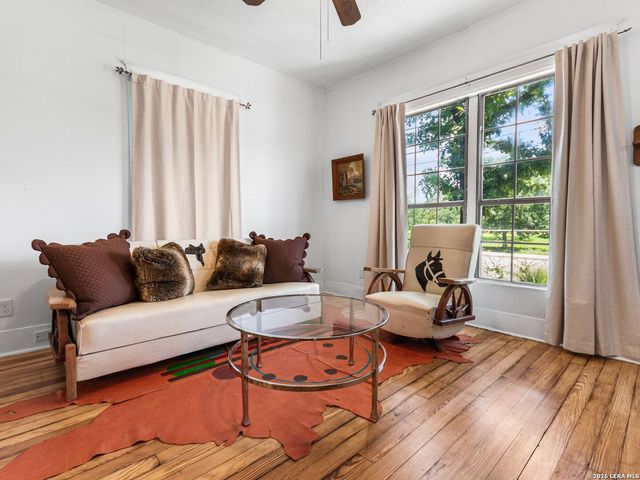 2213 N Flores Street, San Antonio, TX 78212