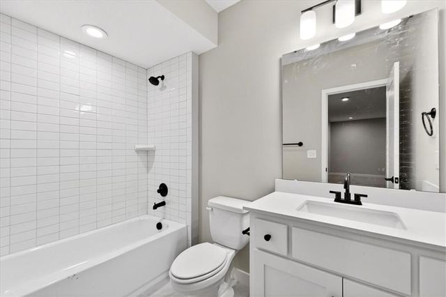 25042 W 94th Terrace, Lenexa, KS 66227