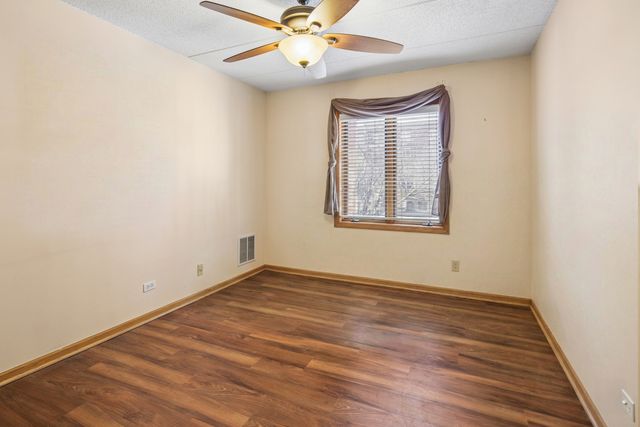 5225 N Riversedge Terrace 201, Chicago, IL 60630