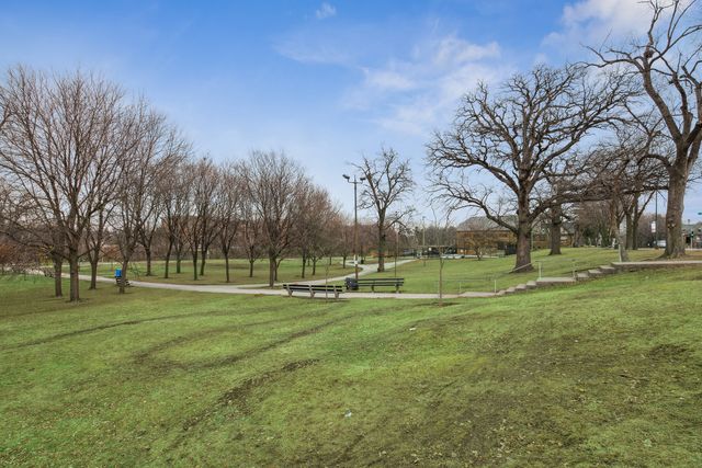 5225 N Riversedge Terrace 201, Chicago, IL 60630