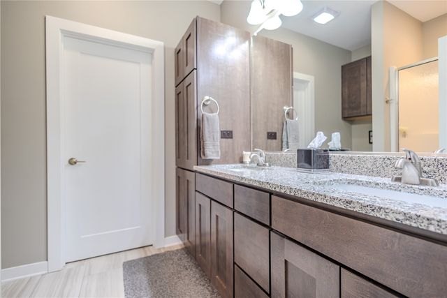 5420 Brook Landing Circle, Des Moines, IA 50317