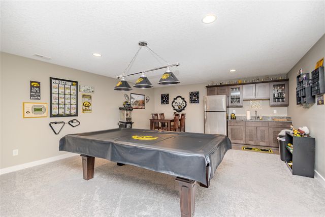 5420 Brook Landing Circle, Des Moines, IA 50317