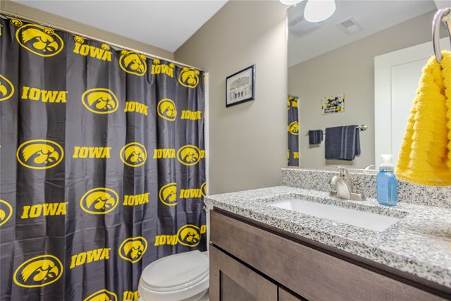 5420 Brook Landing Circle, Des Moines, IA 50317