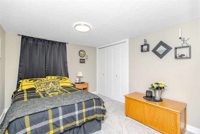 5420 Brook Landing Circle, Des Moines, IA 50317