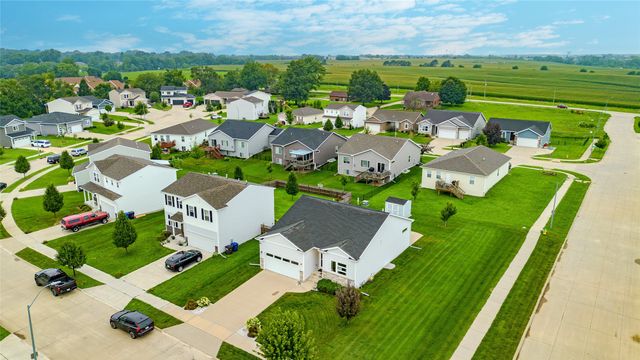 5420 Brook Landing Circle, Des Moines, IA 50317