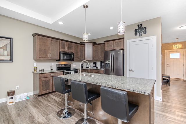 5420 Brook Landing Circle, Des Moines, IA 50317