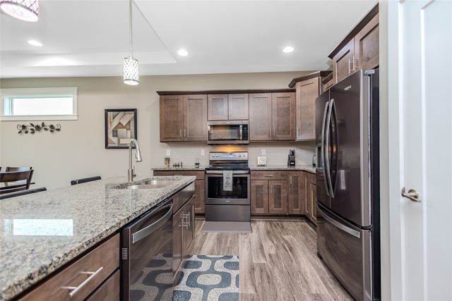 5420 Brook Landing Circle, Des Moines, IA 50317