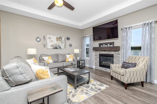 5420 Brook Landing Circle, Des Moines, IA 50317