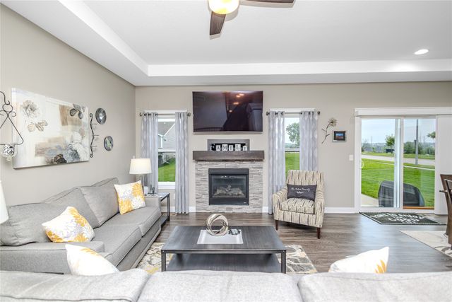 5420 Brook Landing Circle, Des Moines, IA 50317