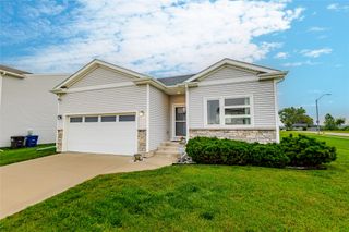 5420 Brook Landing Circle, Des Moines, IA 50317