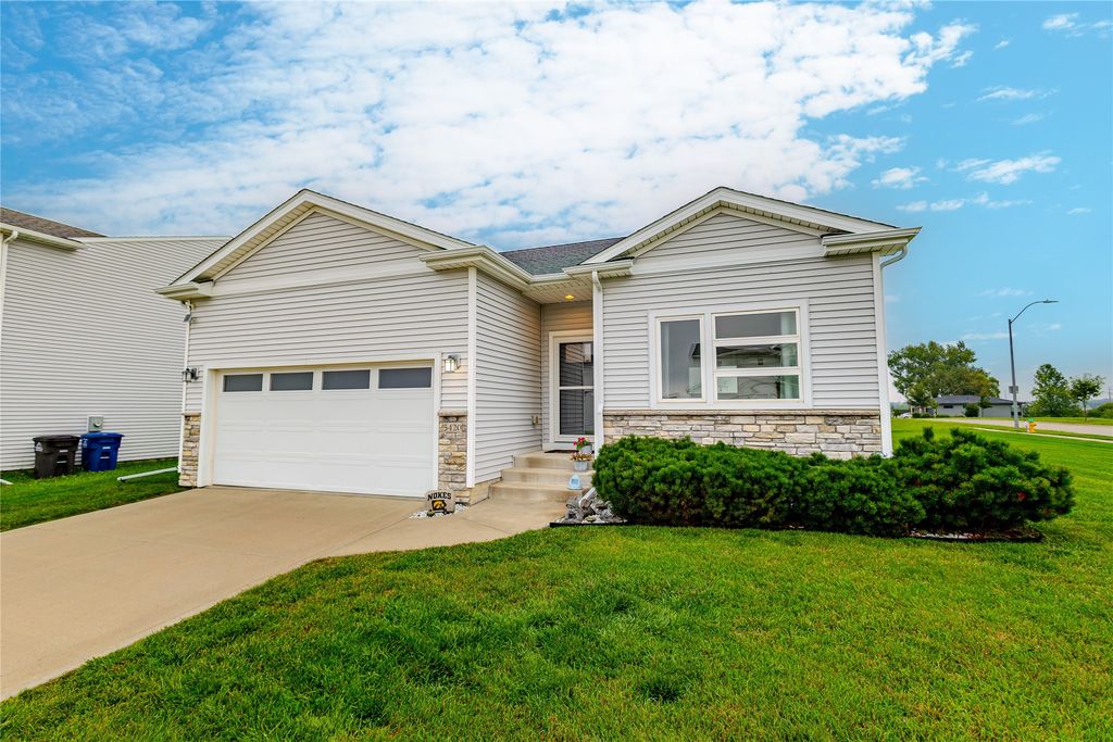 5420 Brook Landing Circle, Des Moines, IA 50317