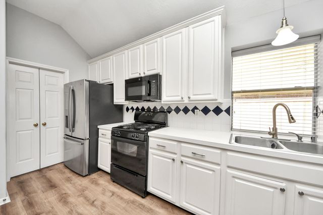 4607 Twin Elm Drive, Fresno, TX 77545