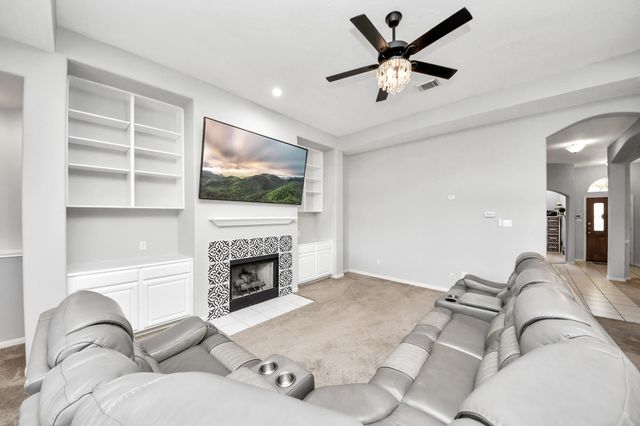 4607 Twin Elm Drive, Fresno, TX 77545