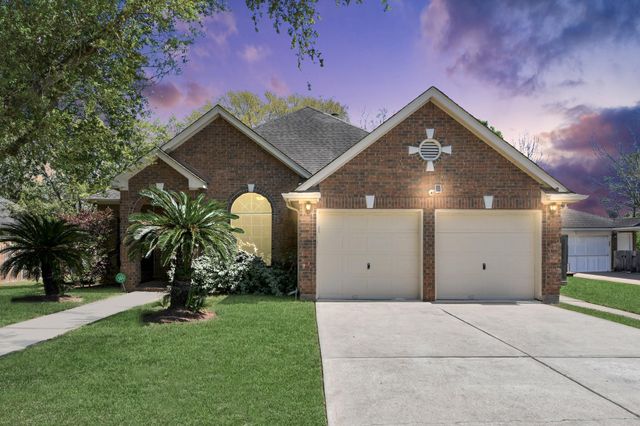 4607 Twin Elm Drive, Fresno, TX 77545