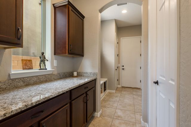 9256 Wind Caves Way NW, Albuquerque, NM 87120