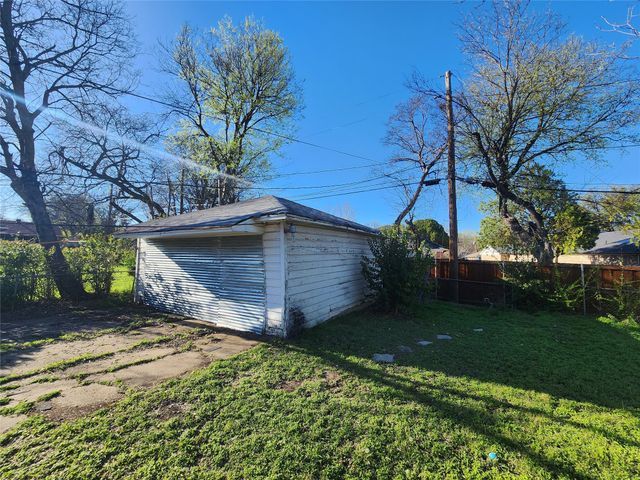 1527 Cape Cod Drive, Dallas, TX 75216