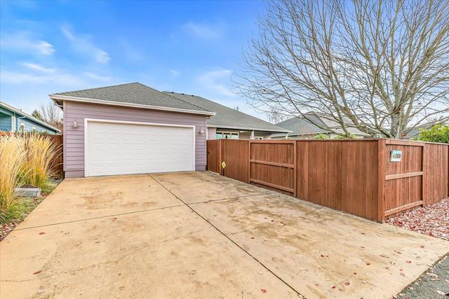 268 Robert Trent Jones Boulevard, Eagle Point, OR 97524