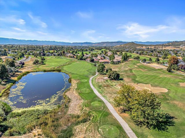 268 Robert Trent Jones Boulevard, Eagle Point, OR 97524