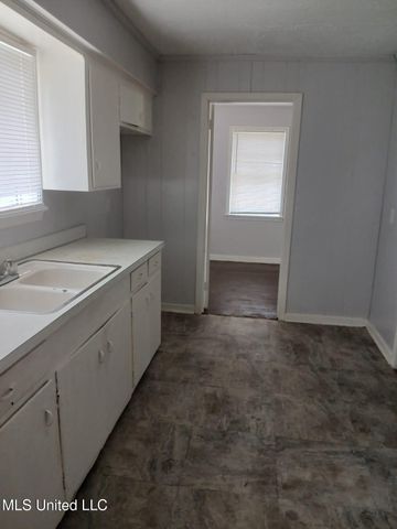 2858 Queensroad Avenue, Jackson, MS 39213