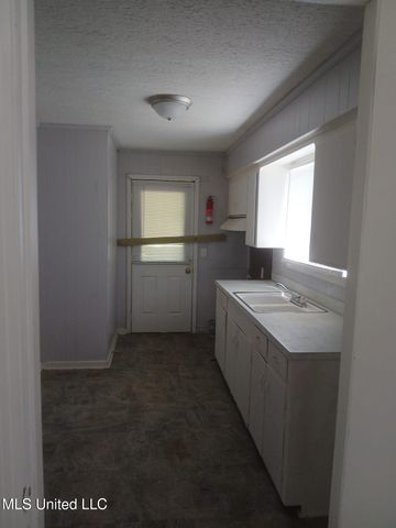 2858 Queensroad Avenue, Jackson, MS 39213