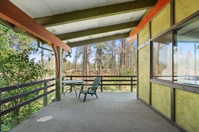 21110 W Blue Heron Rd, Cheney, WA 99004