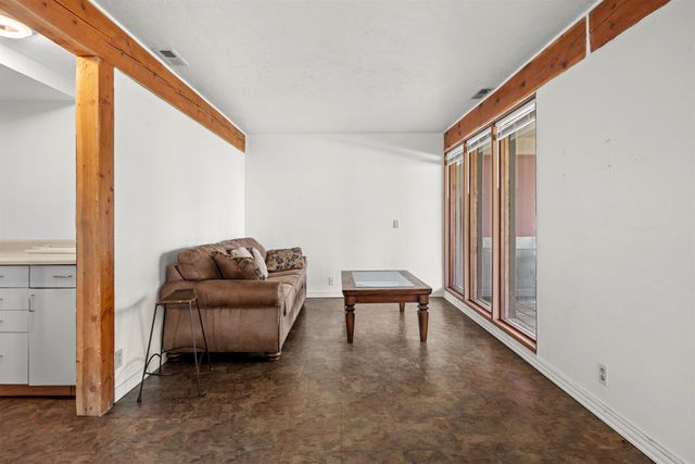 21110 W Blue Heron Rd, Cheney, WA 99004