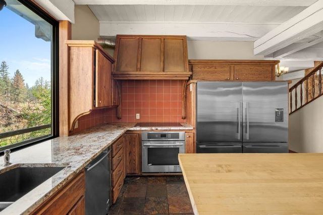 21110 W Blue Heron Rd, Cheney, WA 99004