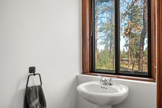 21110 W Blue Heron Rd, Cheney, WA 99004