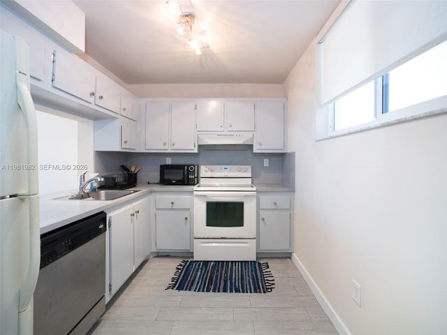 1665 Bay Rd 421, Miami Beach, FL 33139