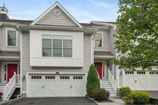 7 Still Water Circle 7, Brookfield, CT 06804