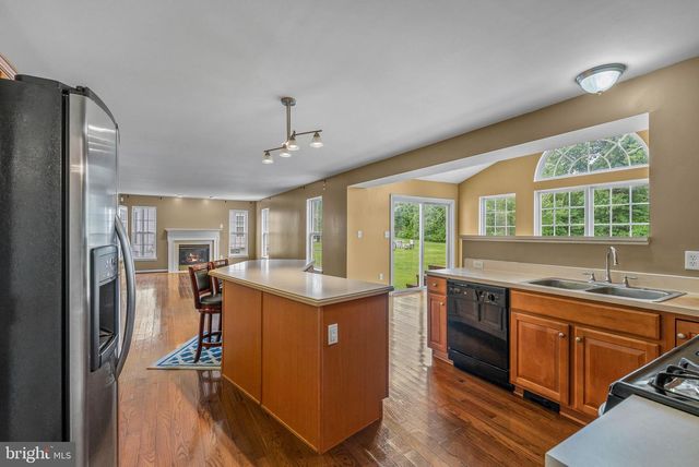 12 HUNTINGDON CT, Upper Chichester, PA 19061