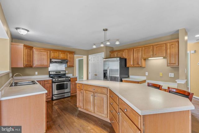 12 HUNTINGDON CT, Upper Chichester, PA 19061