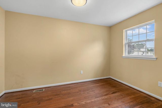 12 HUNTINGDON CT, Upper Chichester, PA 19061