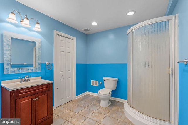 12 HUNTINGDON CT, Upper Chichester, PA 19061