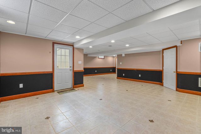 12 HUNTINGDON CT, Upper Chichester, PA 19061