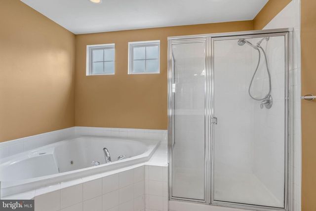 12 HUNTINGDON CT, Upper Chichester, PA 19061