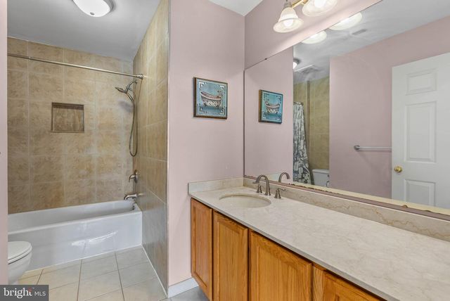 12 HUNTINGDON CT, Upper Chichester, PA 19061