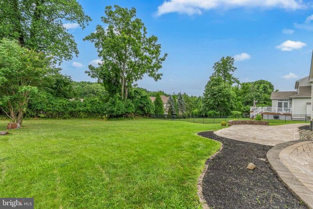 12 HUNTINGDON CT, Upper Chichester, PA 19061