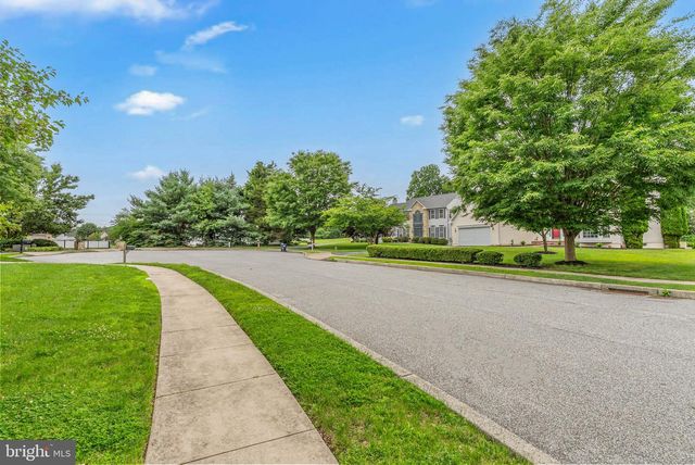 12 HUNTINGDON CT, Upper Chichester, PA 19061