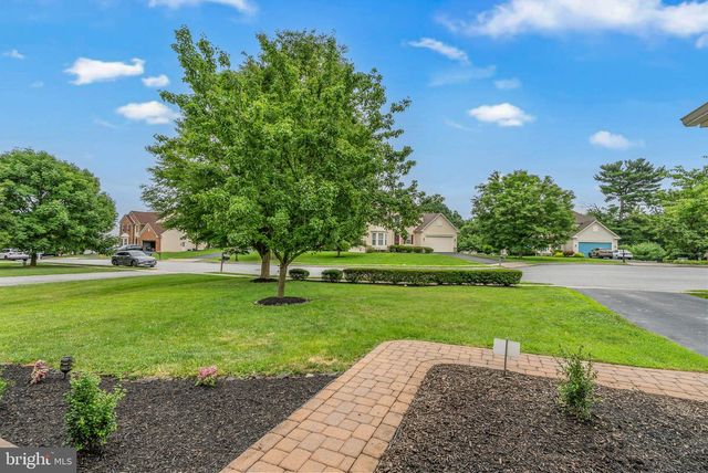 12 HUNTINGDON CT, Upper Chichester, PA 19061