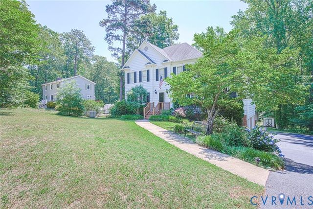 2803 Jolly Ln, Chester, VA 23831