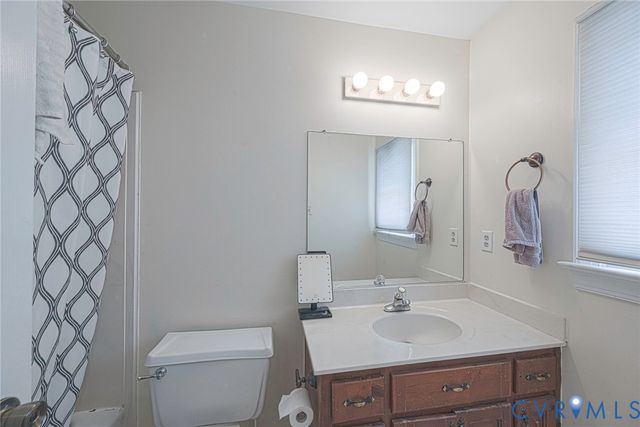 2803 Jolly Ln, Chester, VA 23831