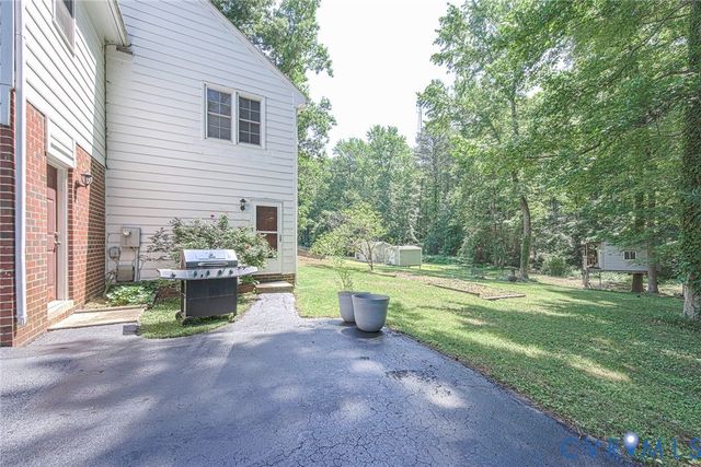 2803 Jolly Ln, Chester, VA 23831